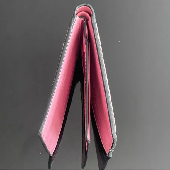 SOLD‼️. NEW MCM LIMITED EDITION PINK BUNNY VISETTOS LEATHER WALLET - Picture 8 of 12